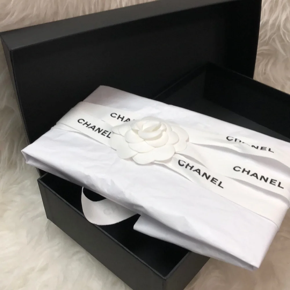 🆕 CHANEL Designer Box & Ribbon - Picture 7 of 9